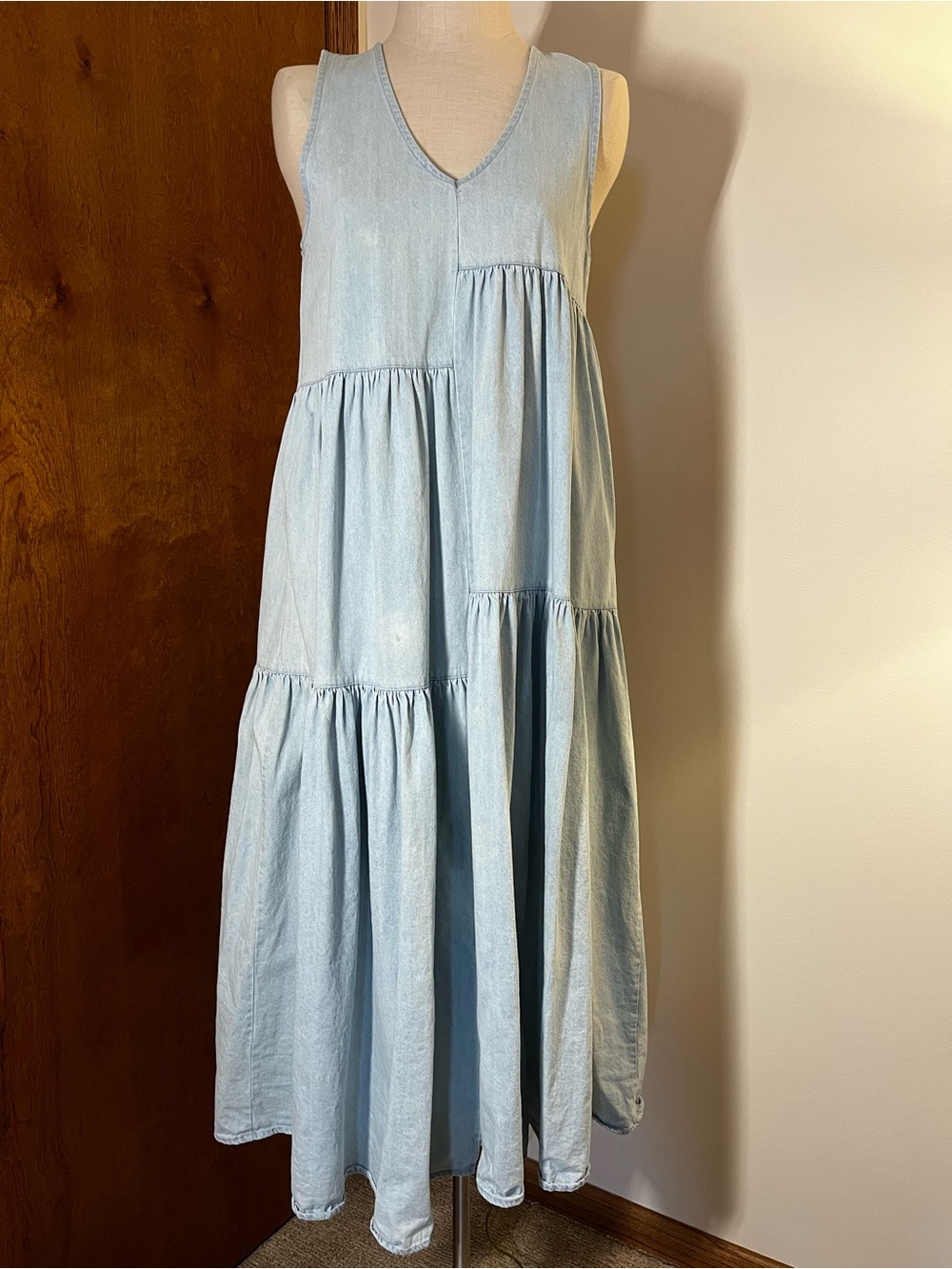 Vintage kin&kin Light Wash Tiered V-Neck Sleeveless Midi denim Dress